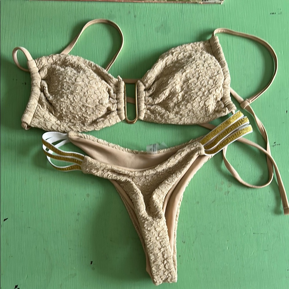 Elegant Tan Textured Bikini Set size small